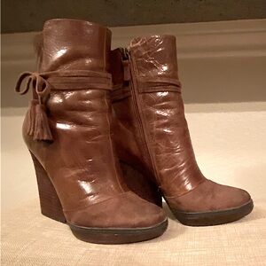 HINGE wedge heeled boots-size 6.5